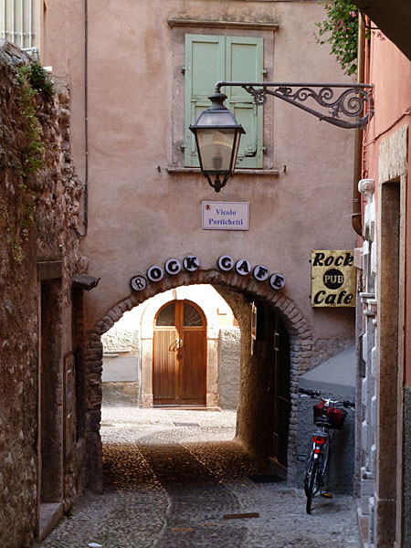 Malc�sine - Vicolo Portichetti