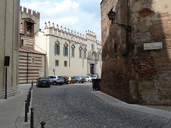 Verona - Via Piet� Vecchia mit Diocesi Di Verona