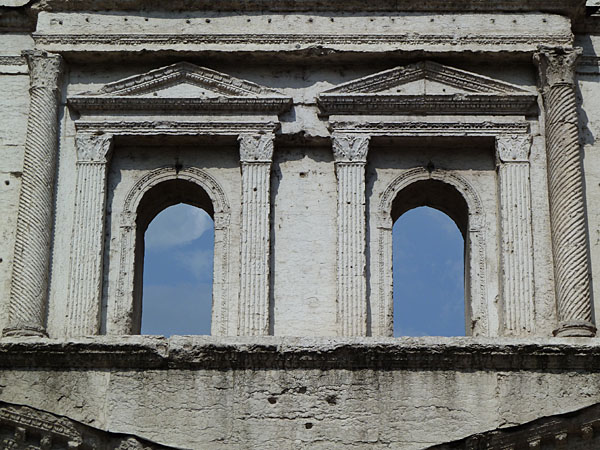 Verona - Porta dei Borsari (265 n.Chr.)