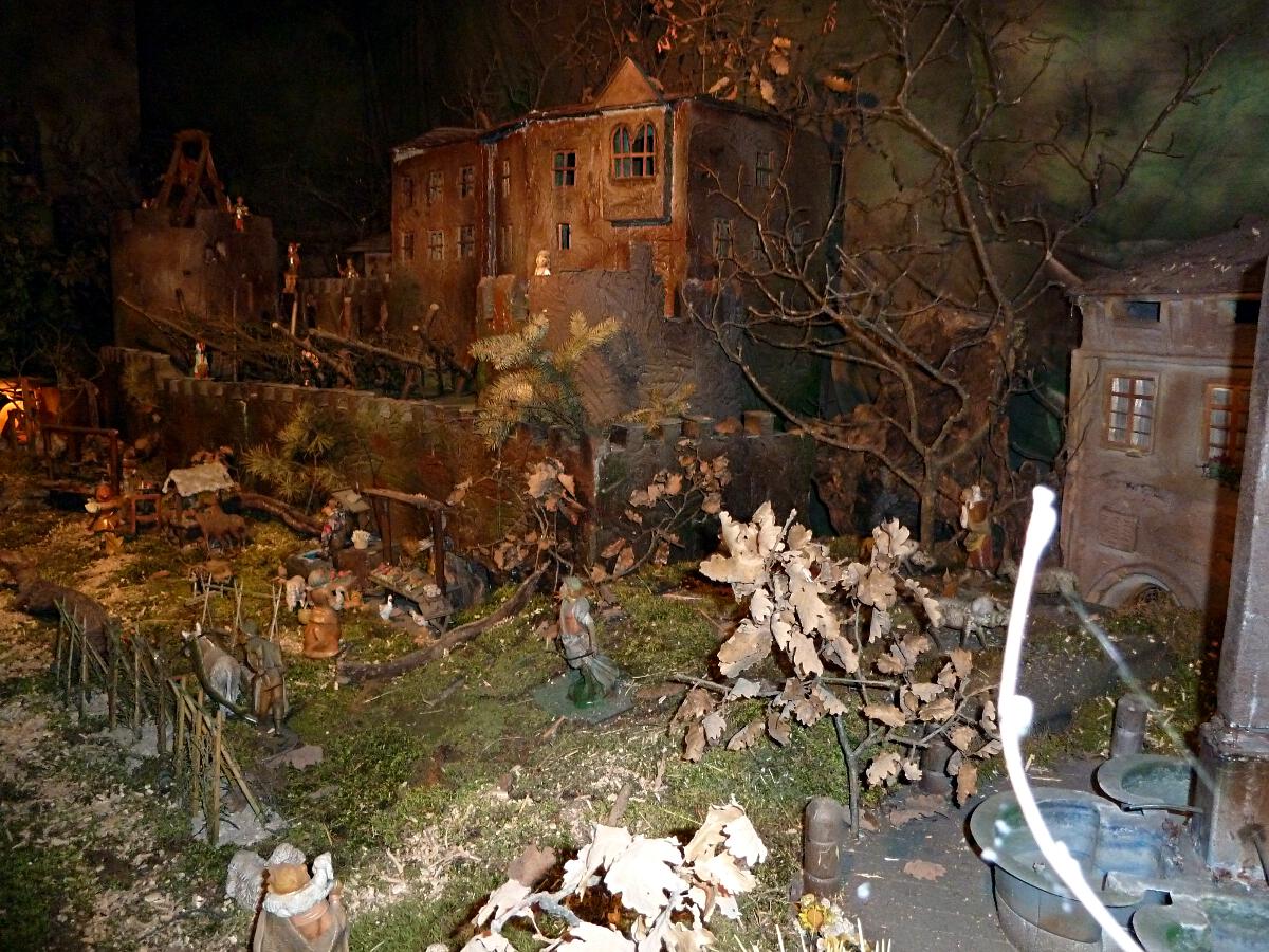 Ala - Gro�krippe an der Chiesa dell'Assunta