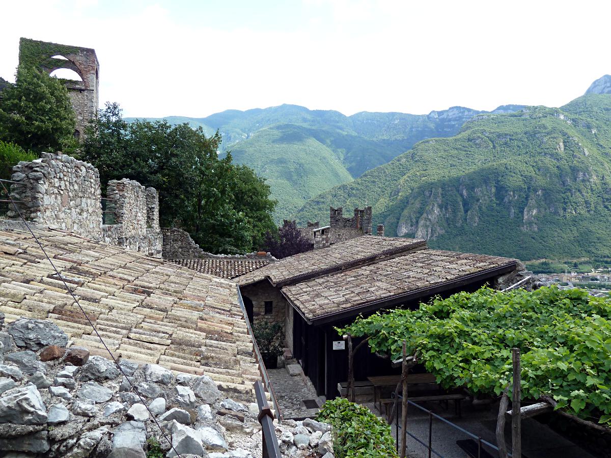 Castello di Sabbionara (ab 11. Jh.) - mit Torre Picadora (links)