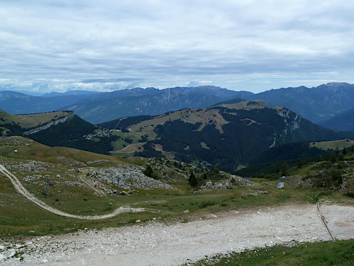 Blickrichtung Nordost - San Valentino und Monte Vignola
