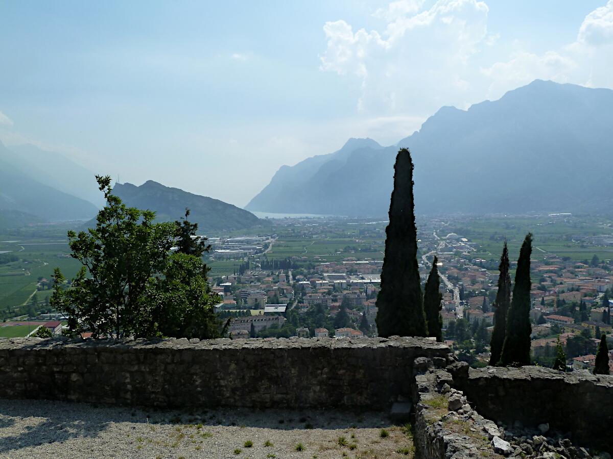 Arco - im Hintergrund Monte Brione
