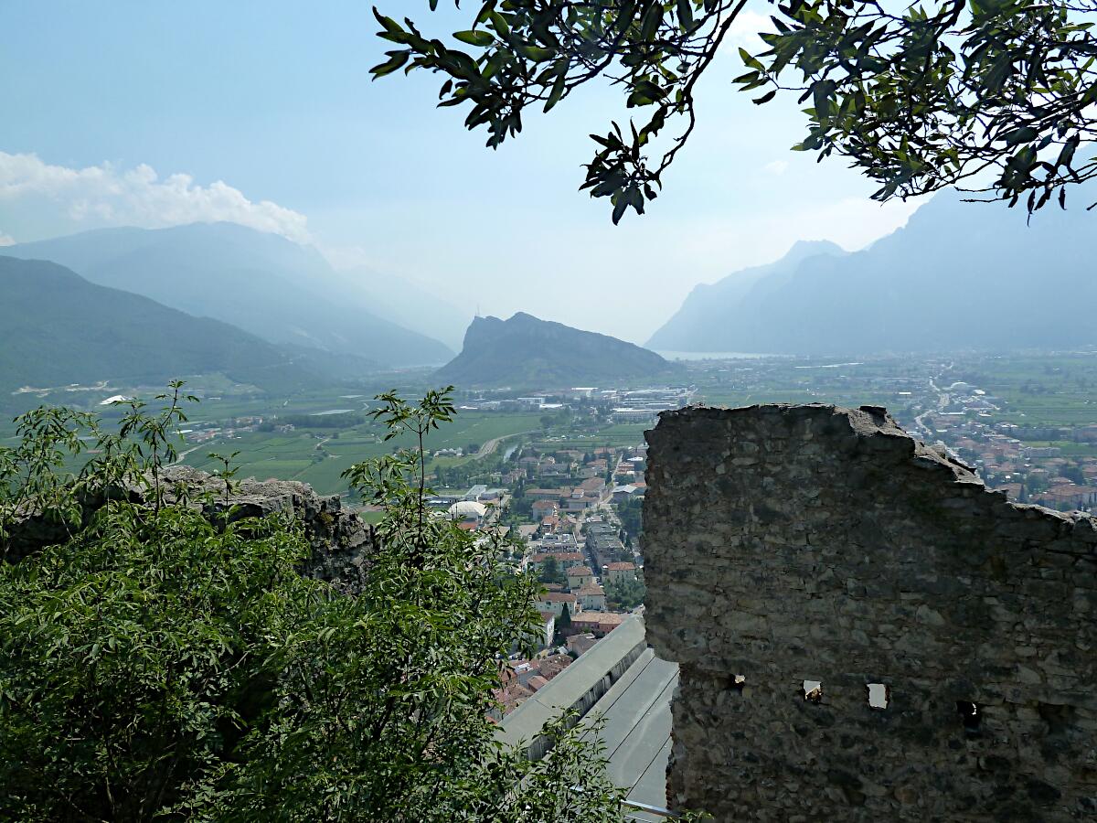 Arco - im Hintergrund Monte Brione