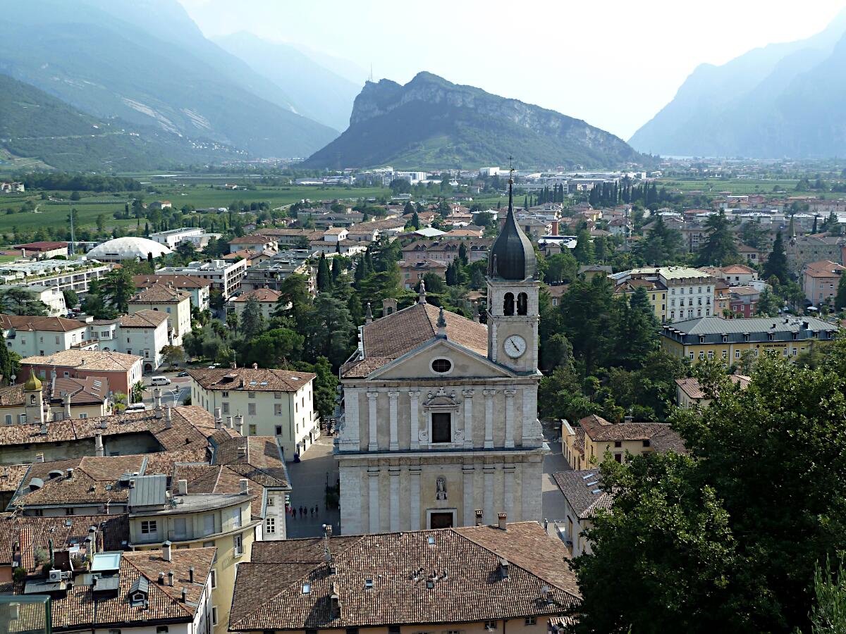 Arco - im Hintergrund Monte Brione