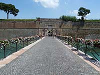 Peschiera - Festungszugang mit Porta Brescia im S�dwesten