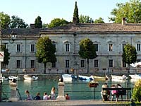Peschiera - Blick �ber den Canale di Mezzo auf die Palazzina Storica