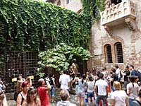Verona - im Hof der Casa di Giulietta