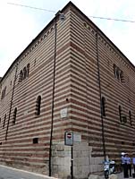 Verona - Palazzo della Ragione (Ostecke an der Via Cairoli)