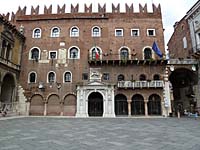 Verona - Piazza dei Signori mit Palazzo del Governo