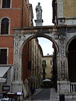 Verona - Piazza dei Signori (Bogen an der Loggia del Consiglio)