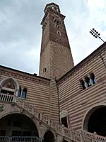 Verona - Palazzo della Ragione mit Torre Lamberti (15. Jh.)