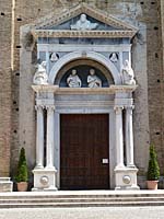 Sal� - Renaissanceportal am Duomo Santa Maria Annunziata (ab 15. Jh.)
