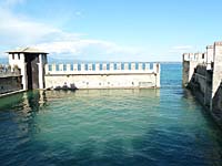 Sirmione - Castello Scaligero (Hafen, 13.Jh.)