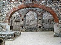 Castello di Sabbionara (ab 11. Jh.) - Hof am Palazzo Baronale