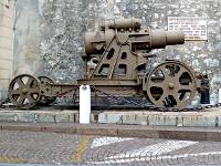 Rovereto - Skoda-Mörser (1. Weltkrieg) vor dem Museo Storico Italiano della Guerra