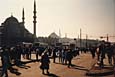 Neue Moschee der Sultansmutter (Yeni Valide Camii, 1597-1663) - Im Vordergrund Busbahnhof an der Galatabrücke