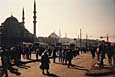 Neue Moschee der Sultansmutter (Yeni Valide Camii, 1597-1663) - Im Vordergrund Busbahnhof an der Galatabrcke