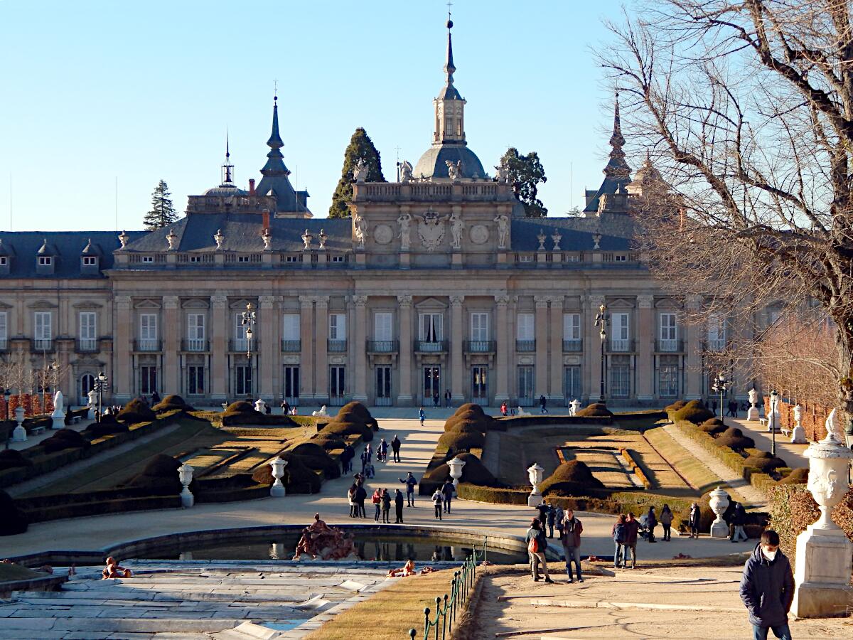 S�dostansicht mit Parterre de la Fachada