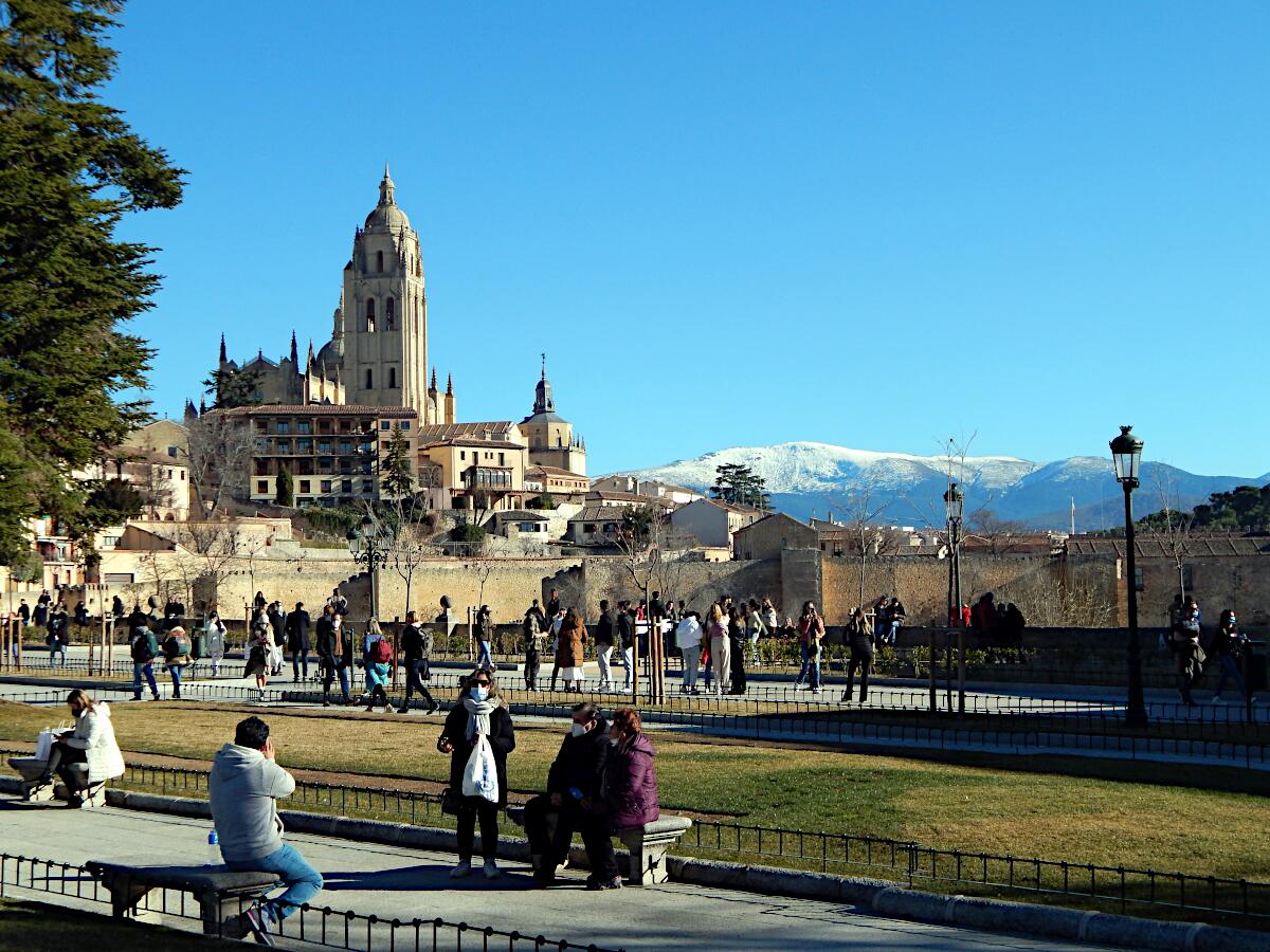 Plaza de la Reina Victoria Eugenia - im Hintergrund Catedral