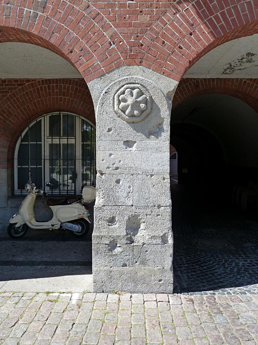 Fleethrn - Bgen am Rathaus mit Einschusslchern