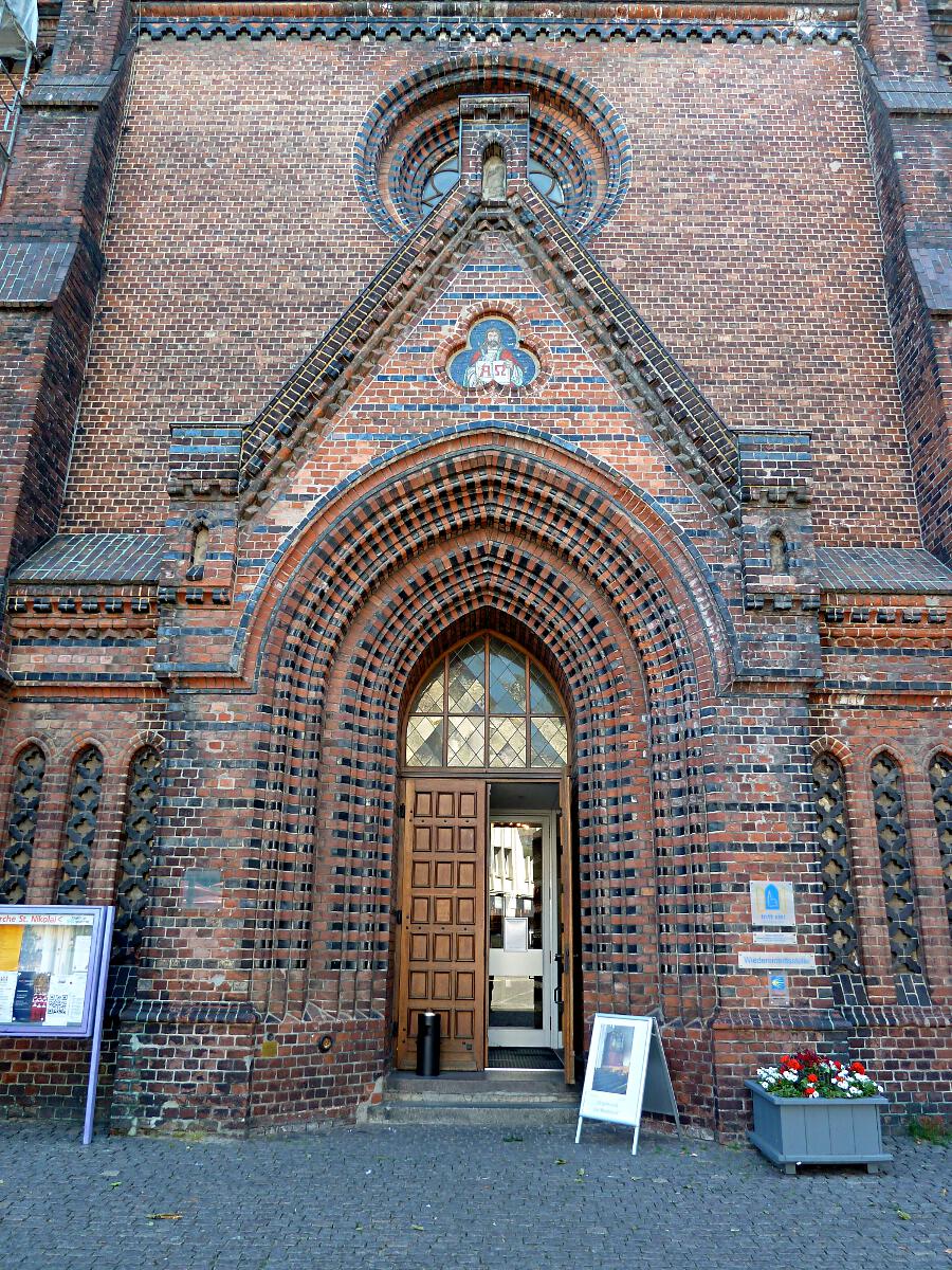 Nikolaikirche (ab 1242; Wiederaufbau 1950)