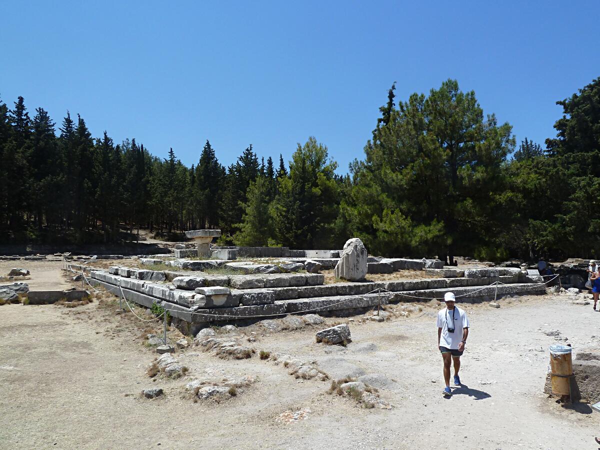 Askl�pion - oberste Terrasse mit dorischem Tempel (2.Jh.v.Chr.)