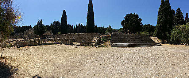 Asklípion - Stützmauern und Freitreppe zur untersten Terrasse