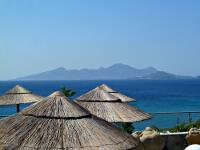 Kardámena - im Hintergrund Níssyros