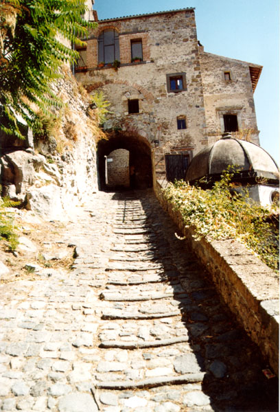 Aufgang zum Schloss Monaldeschi in Bolsena