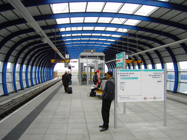 London City Airport - Station Dockland Light Railway