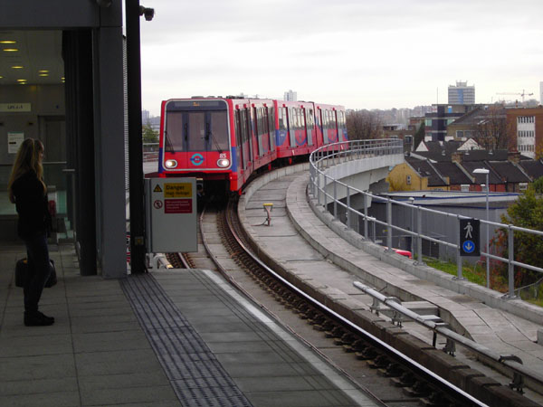 London City Airport - Station Dockland Light Railway