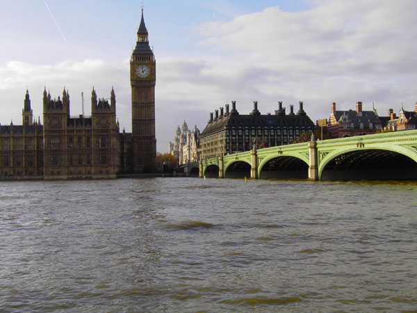 Houses of Parliament mit Big Ben und Westminster Bridge