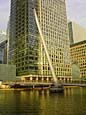 Canary Wharf - South Quay Foot Bridge (im Hintergrund 40 Bank Street, 153m)