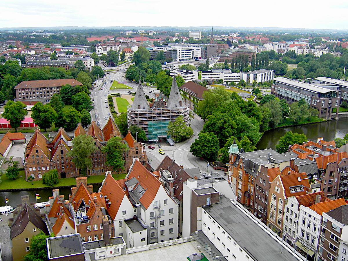 Salzspeicher und Holstentor (1478)