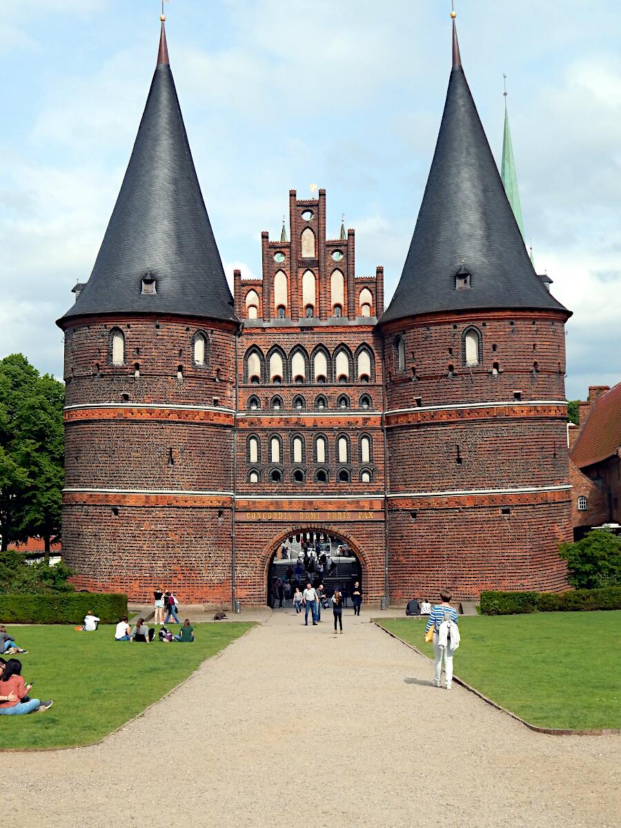 Holstentor (1478) - Westansicht