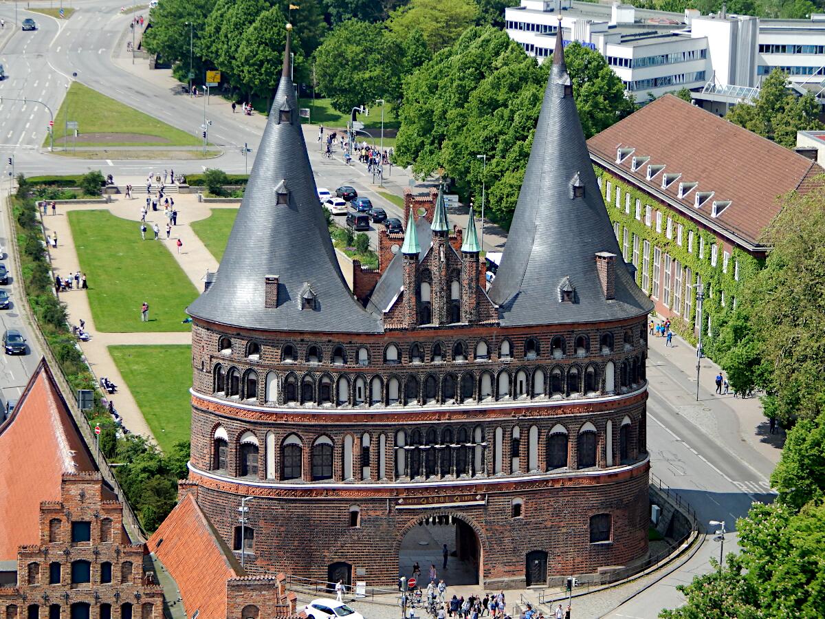 Holstentor (1478) - Ostansicht