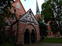 Lbecker Dom (1247) - Nordansicht mit Paradies