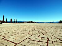 Blick �ber den Aufmarschplatz in die Sierra de Guadarrama