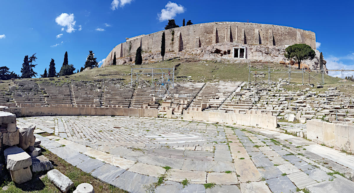 Dionysostheater (4. Jh. v. Chr.) - im Hintergrund Akropolis