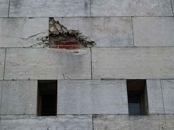 Zeppelinfeld - Br�ckelnde Fassade