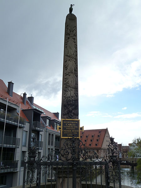 Obere Karlsbr�cke - Obelisk mit Friedenstaube (1728)