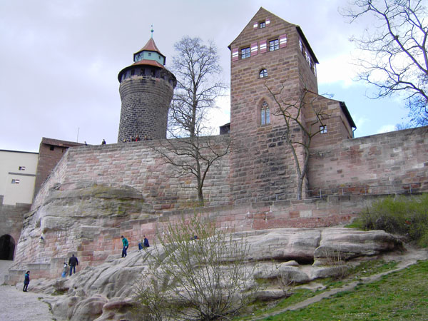 Kaiserburg - Sinwellturm (12.-16. Jh.) und Walpurgiskapelle (13./15. Jh.)