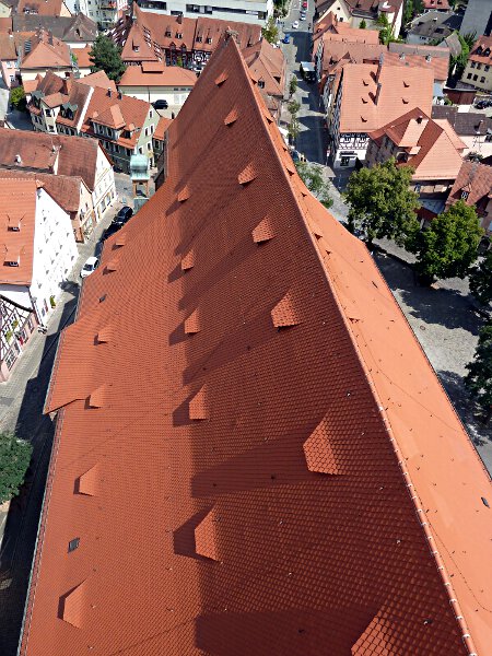 Ev. Stadtkirche St. Johannes und St. Martin (ab 1469) - saniertes Dach der Mittel- und Seitenschiffe