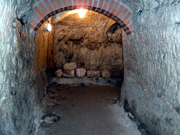 Felsenkeller Pinzenberg - erneuerter St�tzbogen