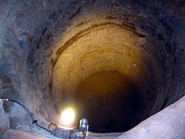 Felsenkeller Pinzenberg - Brunnenschacht