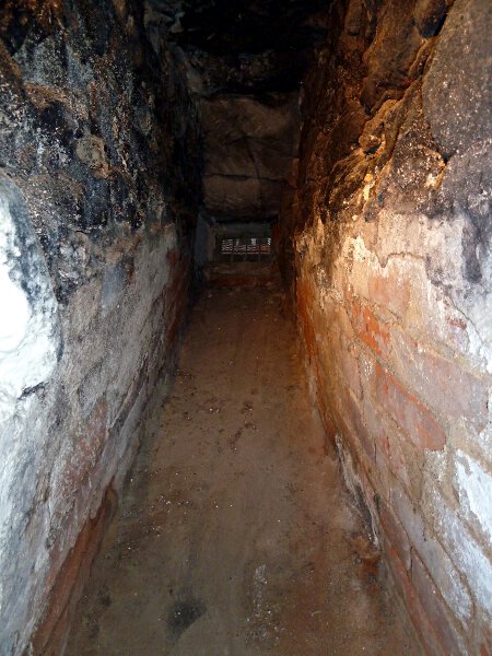 Felsenkeller Pinzenberg - Rutsche zum Eiskeller Brauerei L�sel