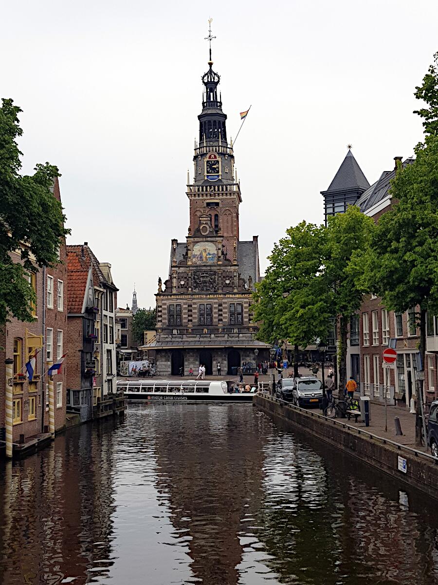 Waag (1603) - im Vordergrund Zijdam