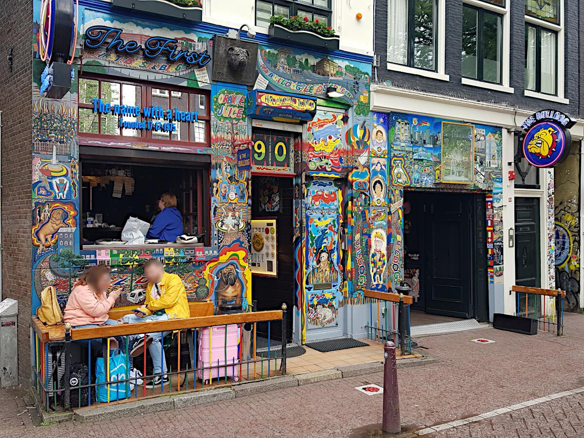 Oudezijds Voorburgwal 90 - 'The Bulldog'