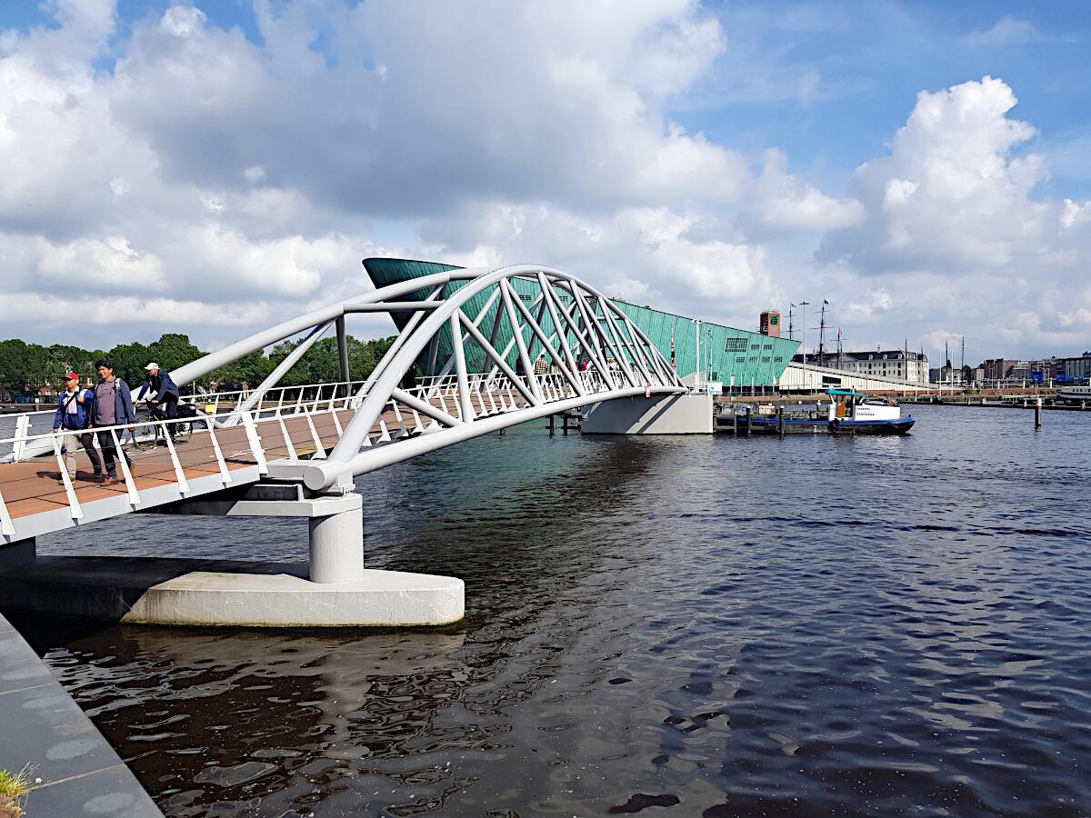 Mr. J.J. van der Veldebrug (1992)